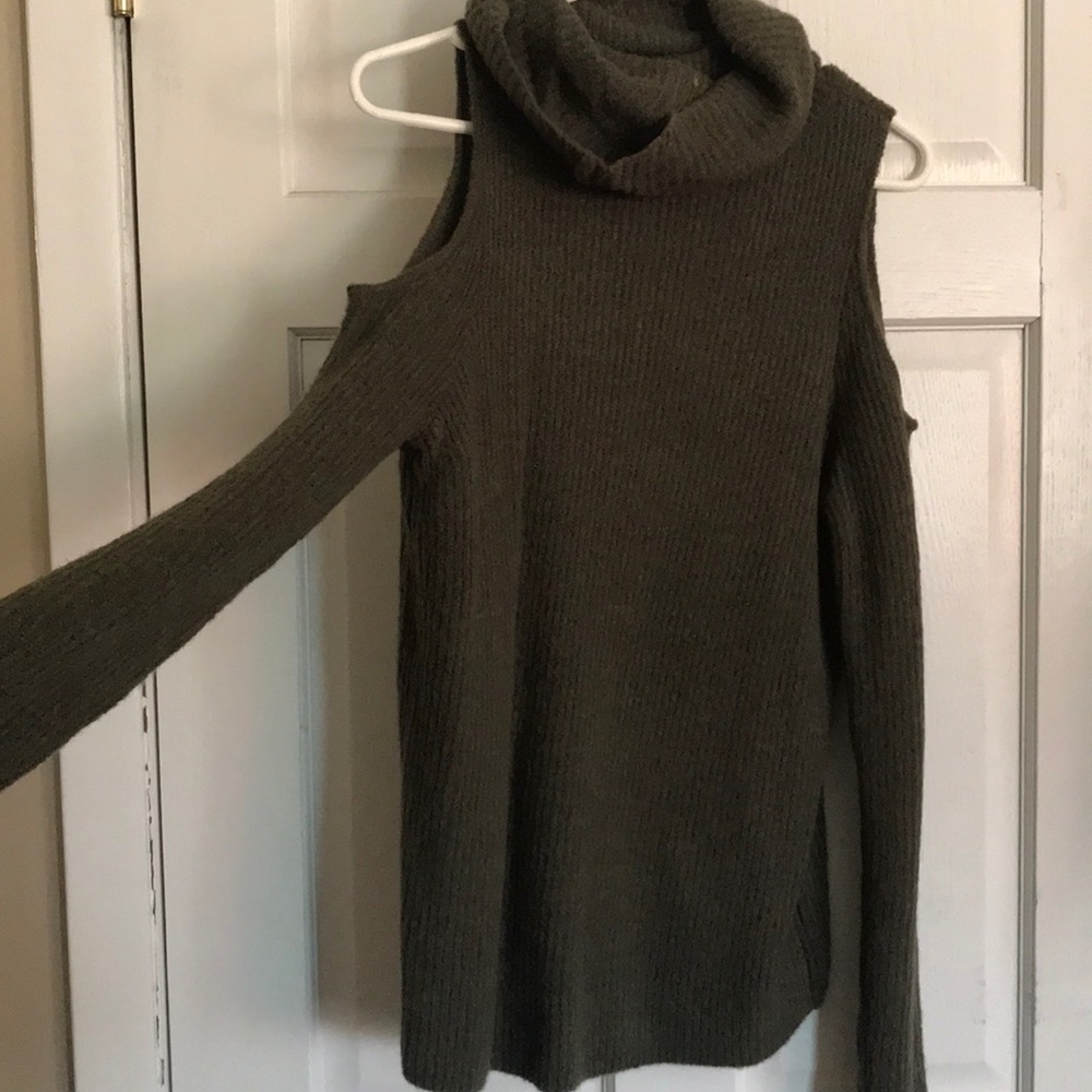 Open shoulder, cozy sweater.